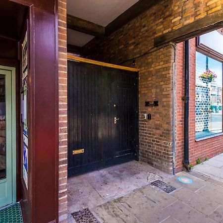 Bright 1-Bed Apartment In Chester By 53 Degrees Property, Ideal For Professionals & Couples, Great Location - Sleeps 4 Kültér fotó